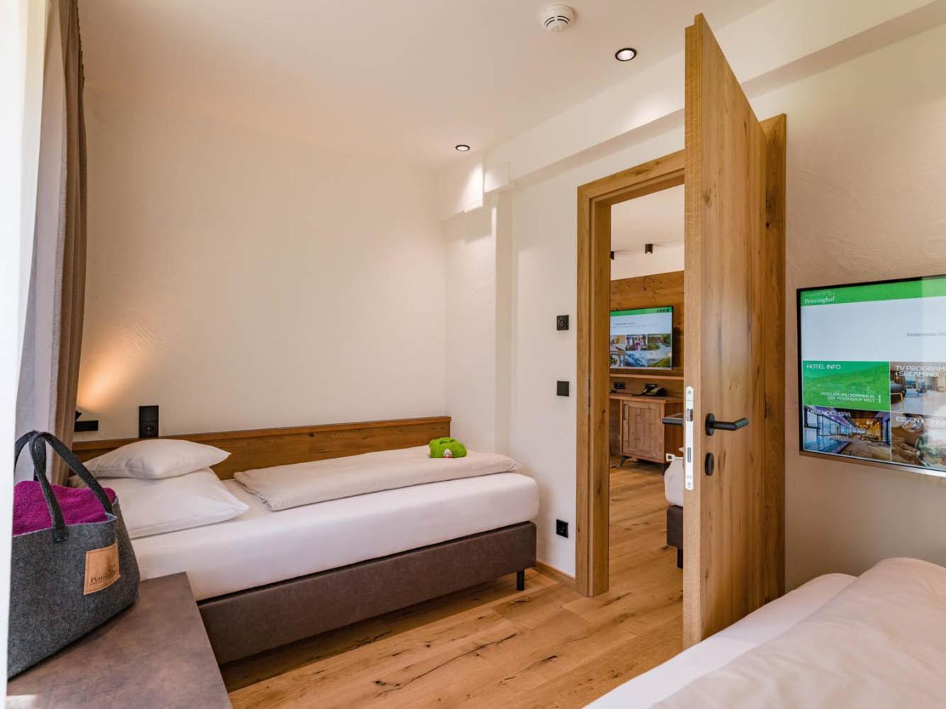 Hotel Penzinghof Oberndorf in Tirol Bagian luar foto